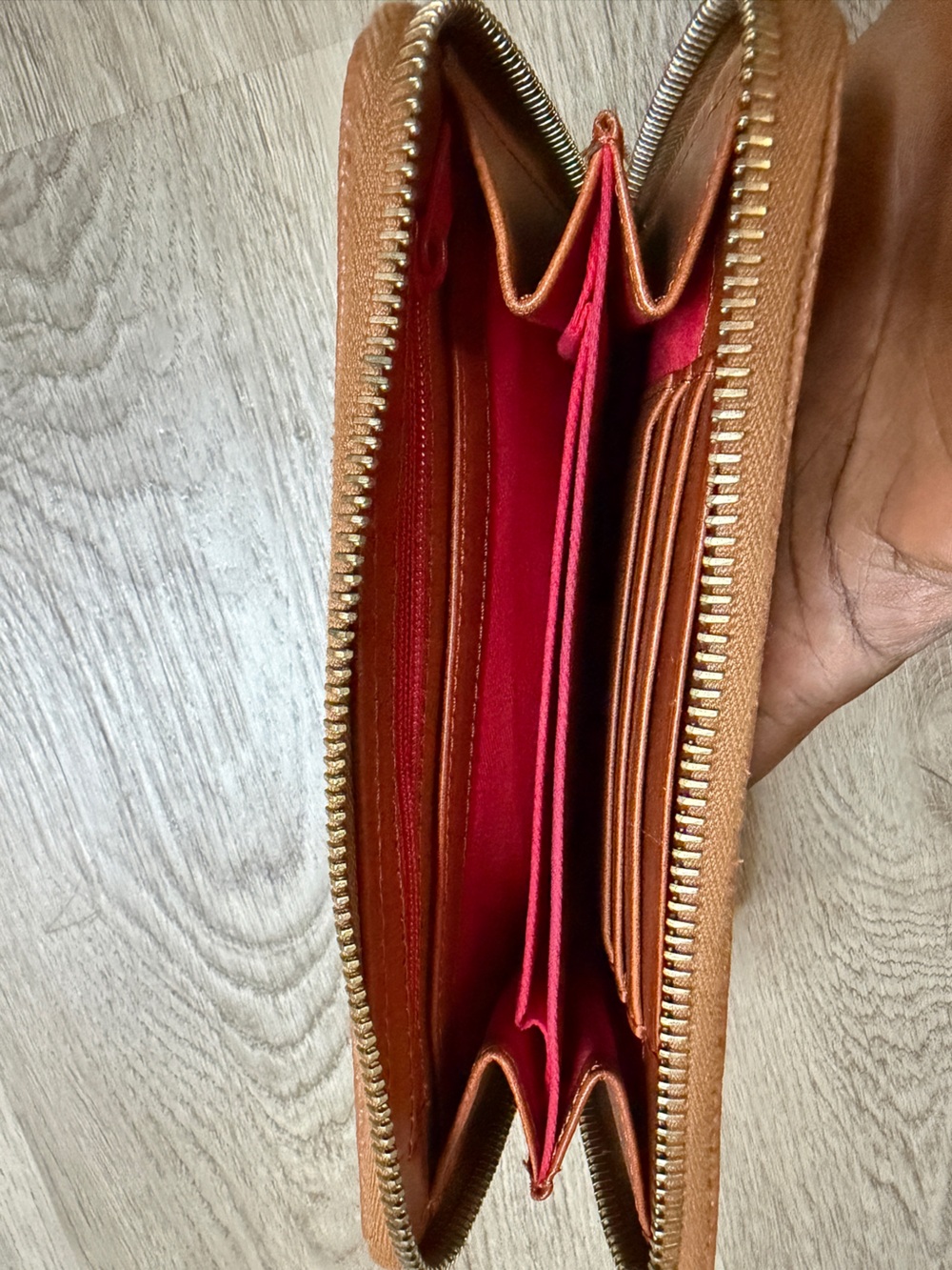 Dooney & Bourke Brown Pebbled Leather Continental Wallet with Gold Plaque - Picture 3 of 7
